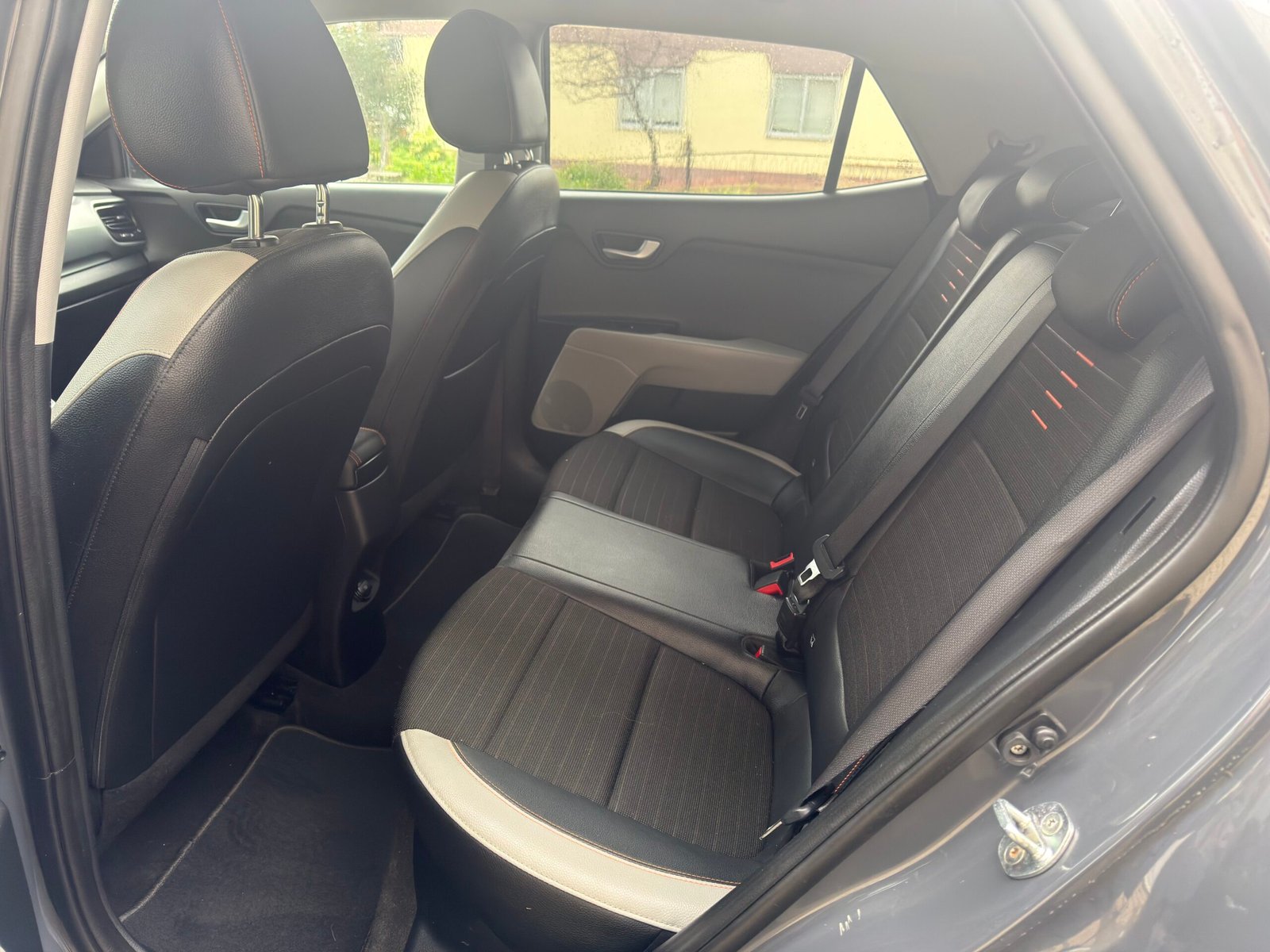 Kia Stonic 1.0 – 120cv Hybrid Edition Platine